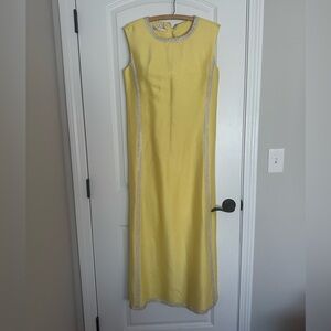 Elegant Yellow Sleeveless Gown - Costume Holiday!